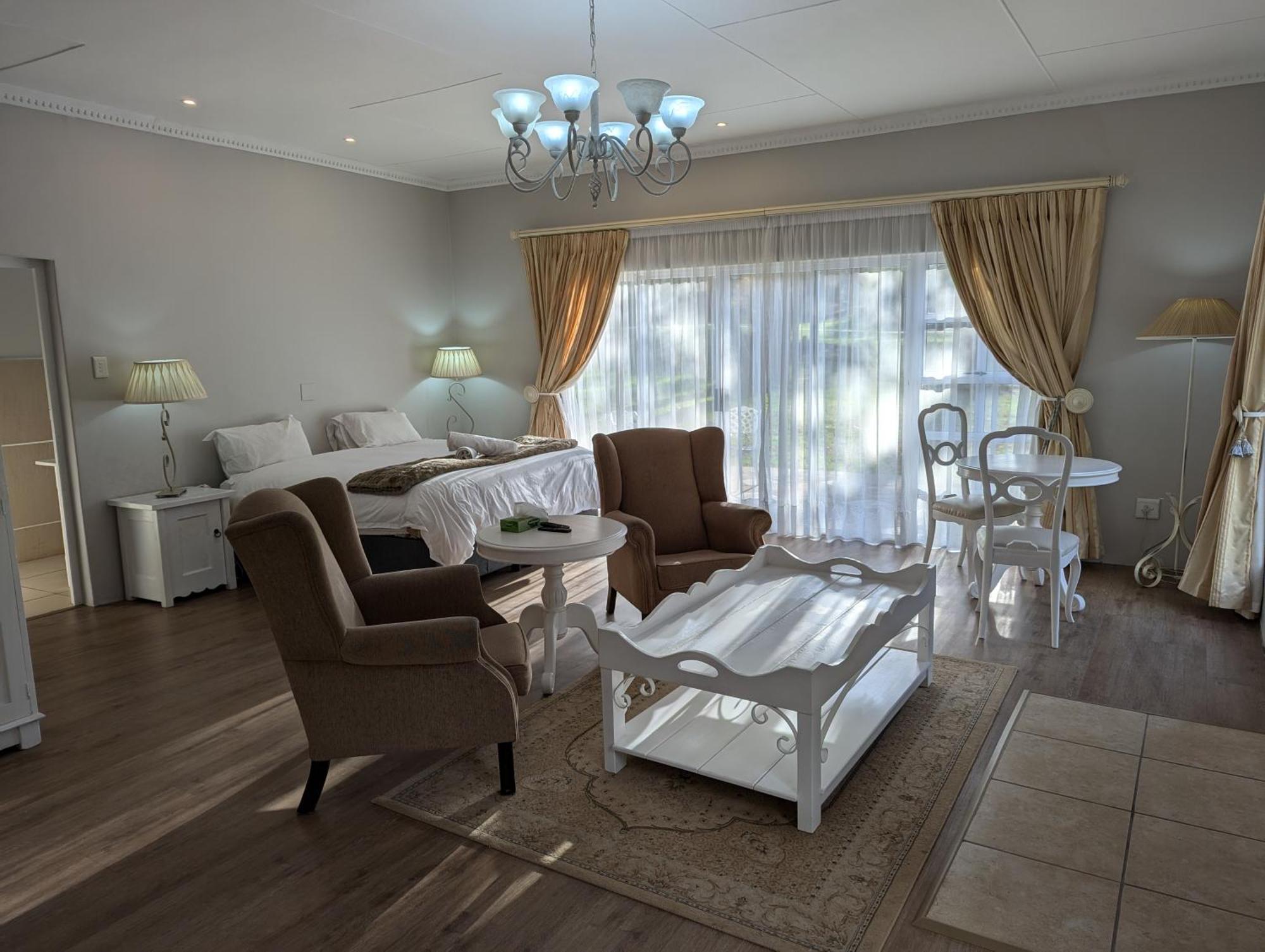 The Historic Hogsback Inn Bilik gambar